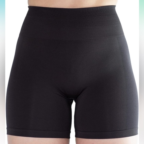 AUROLA Intensify Workout Shorts for Women Seamless Scrunch Short - Seal Brown - Picture 2 of 4